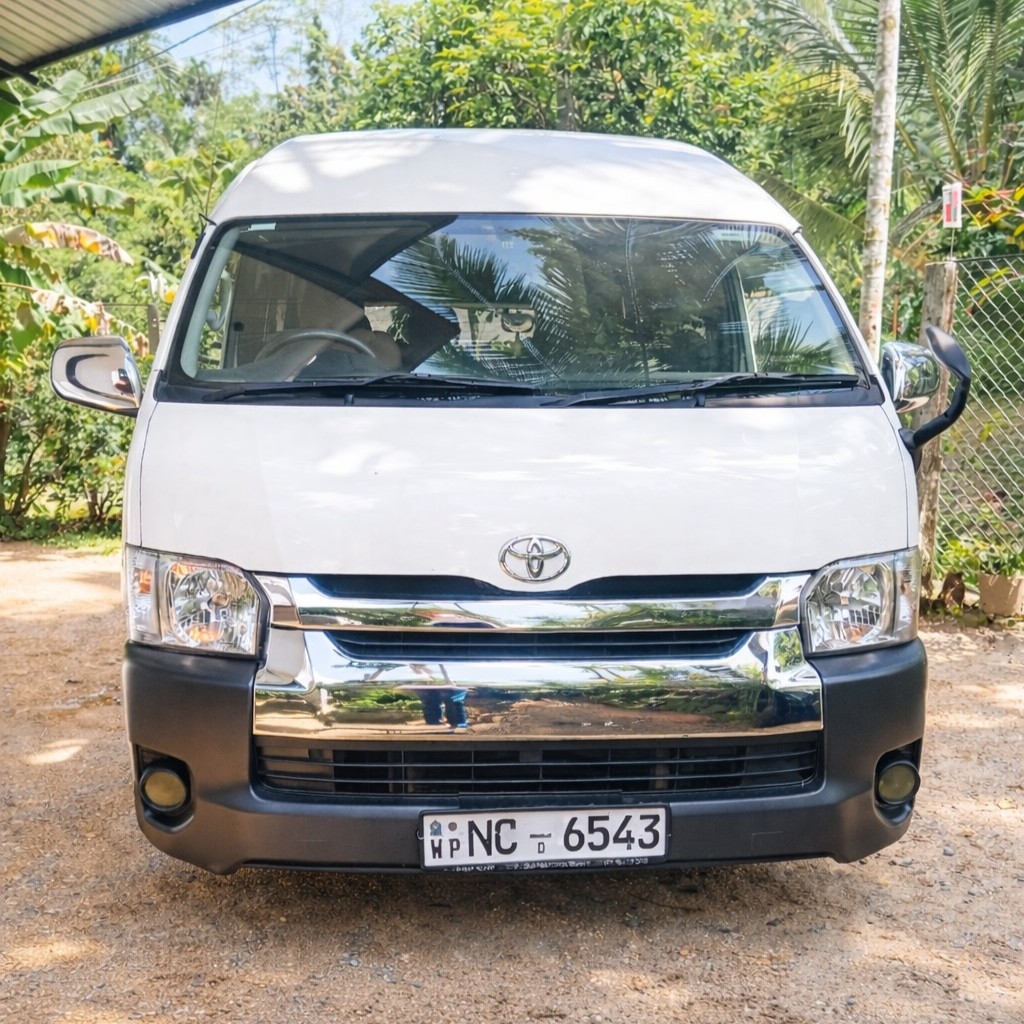 Toyota KDH Van 2
